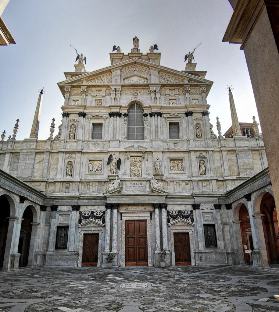 Igreja de Santa Maria dos Milagres perto de San Celso