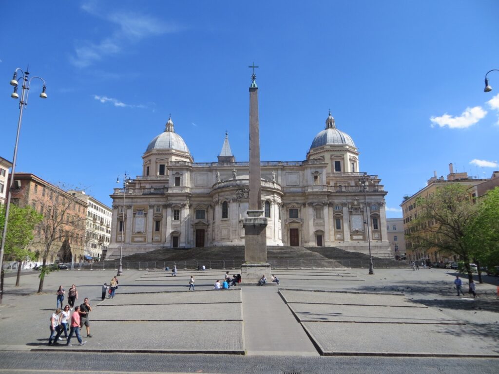 Piazza-dell_Esquilino.jpg