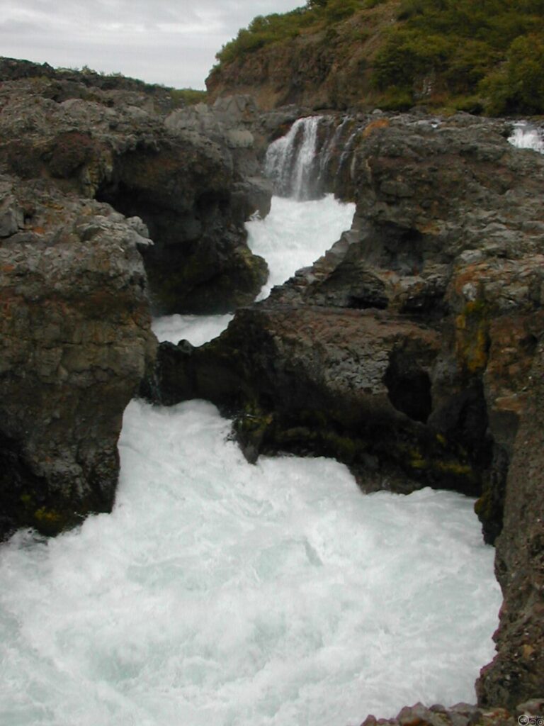 A cascata das crianças (Barnafoss)