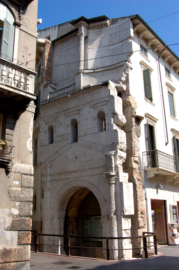 Porta Leões