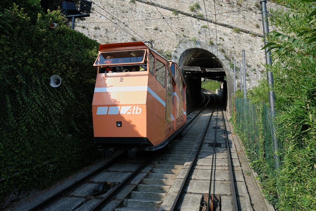 Standseilbahn Oberstadt - Talstation - Bergamo