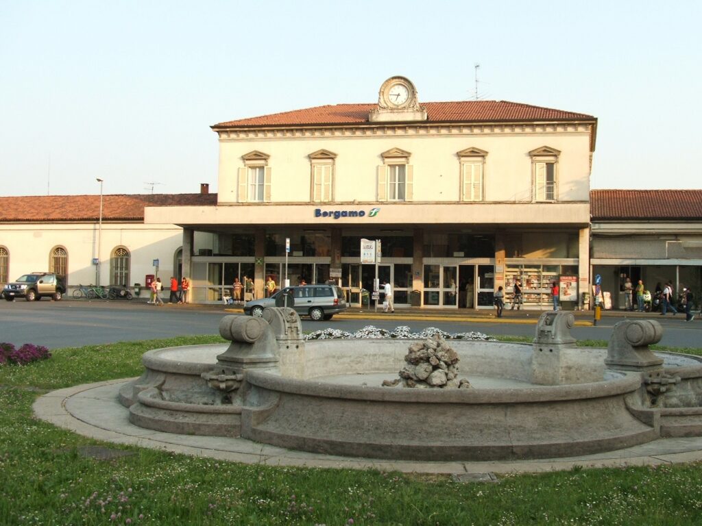 Estación de ferrocarril – Edificio de viajeros - Bérgamo